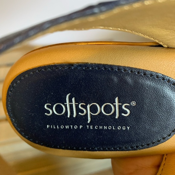 Soft spots leather sandals with 3” heels size 11WW, navy and camel - Picture 5 of 12